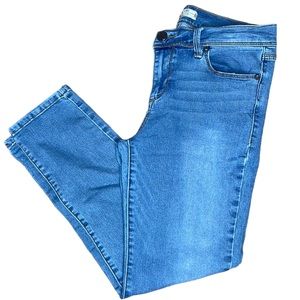 🏷️🏷️ Bundle 2/$12 or 3/$15🏷️🏷️ Free People Light Blue skinny Jeans Size 29